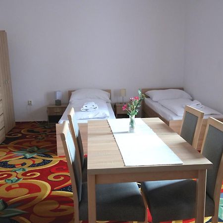 Zamecky Penzion Valašské Meziříčí Exteriör bild