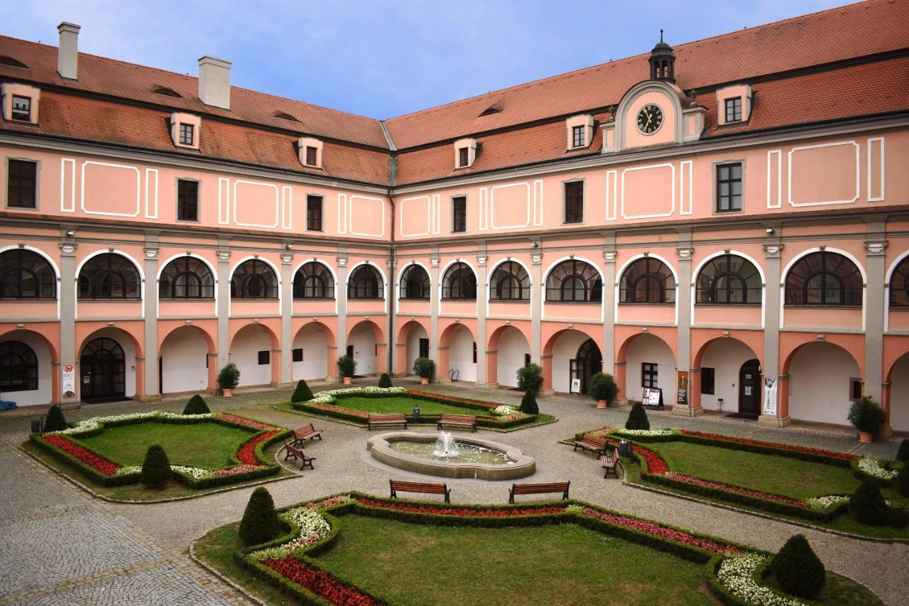 Zamecky Penzion Valašské Meziříčí Exteriör bild